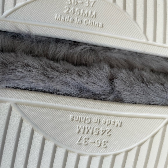 NWT fuzzy slippers in gray - Picture 7 of 7